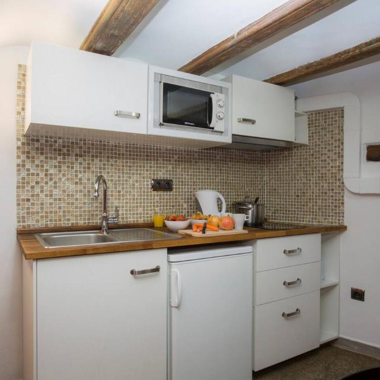 Next to Central Market, Cathedral and Town Hall - Two-Bedroom Apartment - 11