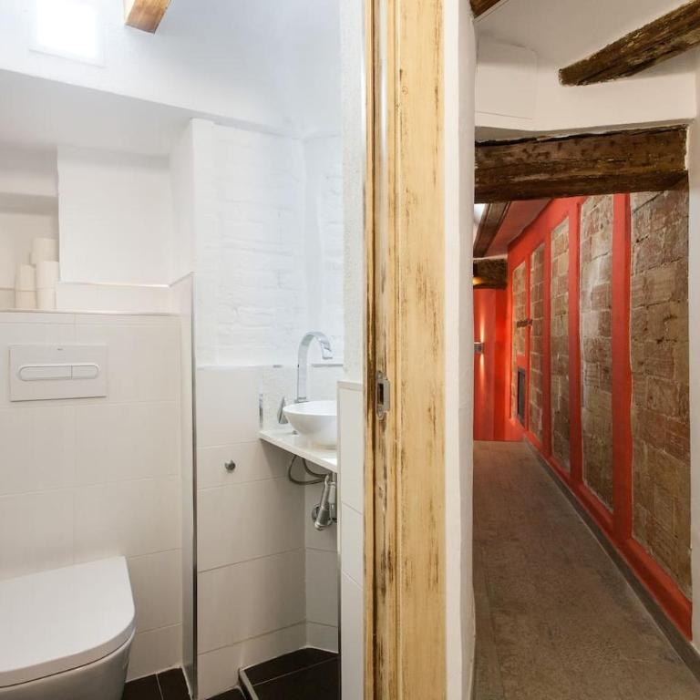 Next to Central Market, Cathedral and Town Hall - Two-Bedroom Apartment - 56
