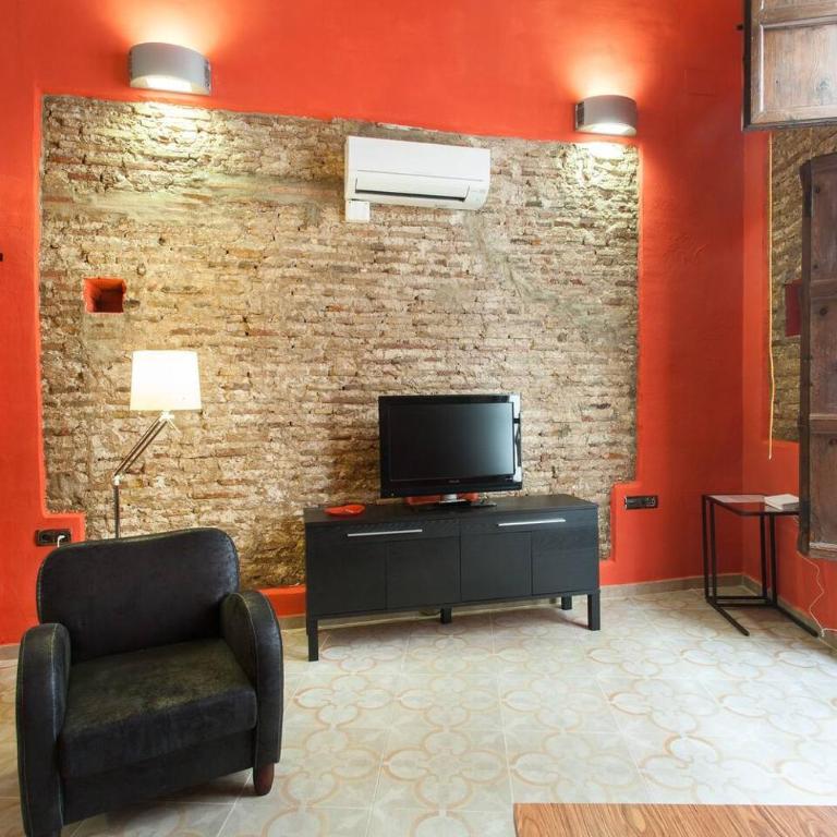 Next to Central Market, Cathedral and Town Hall - Two-Bedroom Apartment - 60