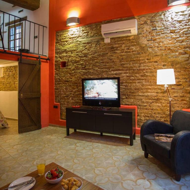 Next to Central Market, Cathedral and Town Hall - Two-Bedroom Apartment - 38