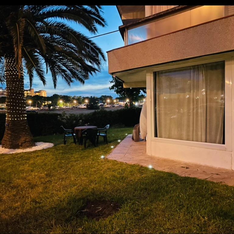 Piso delante de la playa La Pineda con 2 habitaciones - One-Bedroom Apartment - 14