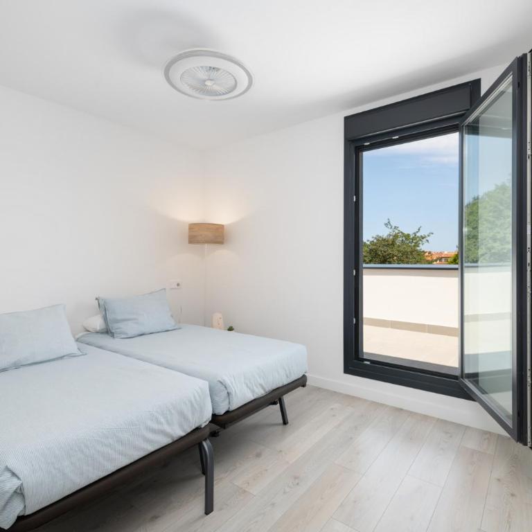 Ático en Llanes con gran terraza, piscina y pista de paddel - Two-Bedroom Apartment - 4