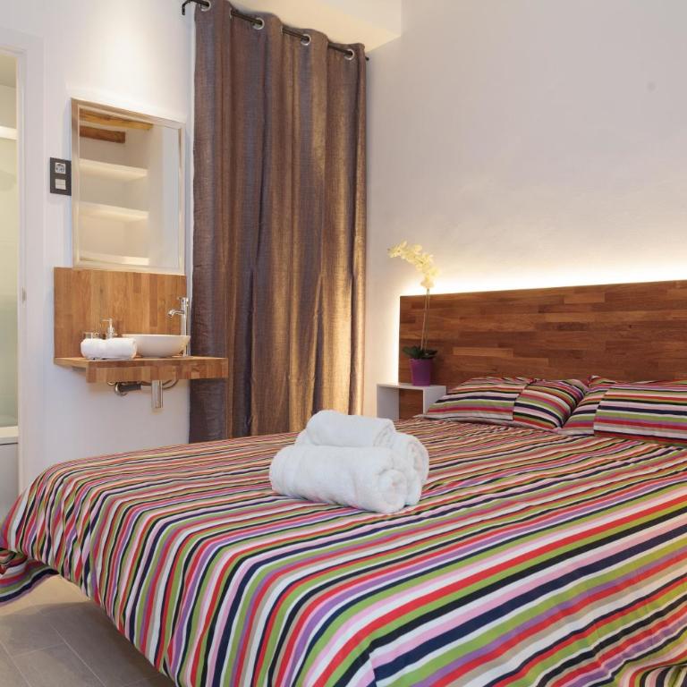 CITY CENTER TWO BEDROOMS APARTMENT, IN A 1870's FULL RENEWED BUILDING - Two-Bedroom Apartment with Balcony - 10