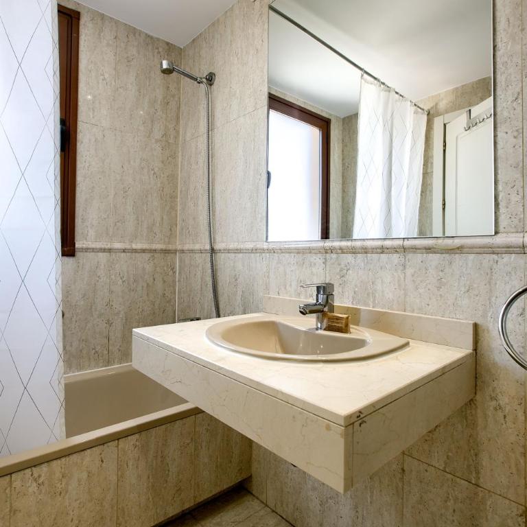 Charming Madrid Airport - Apartment - 10