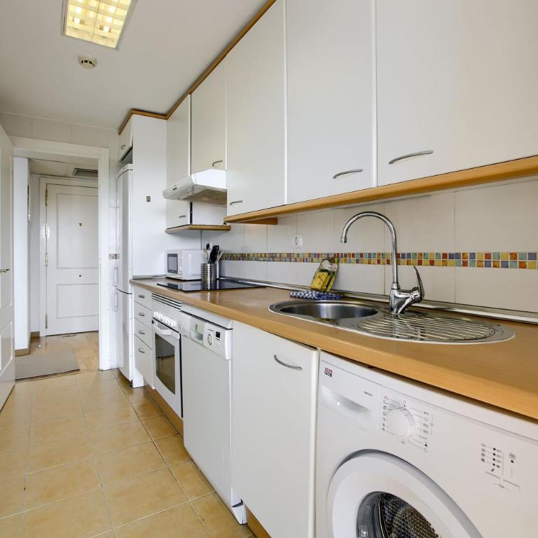Charming Madrid Airport - Apartment - 13