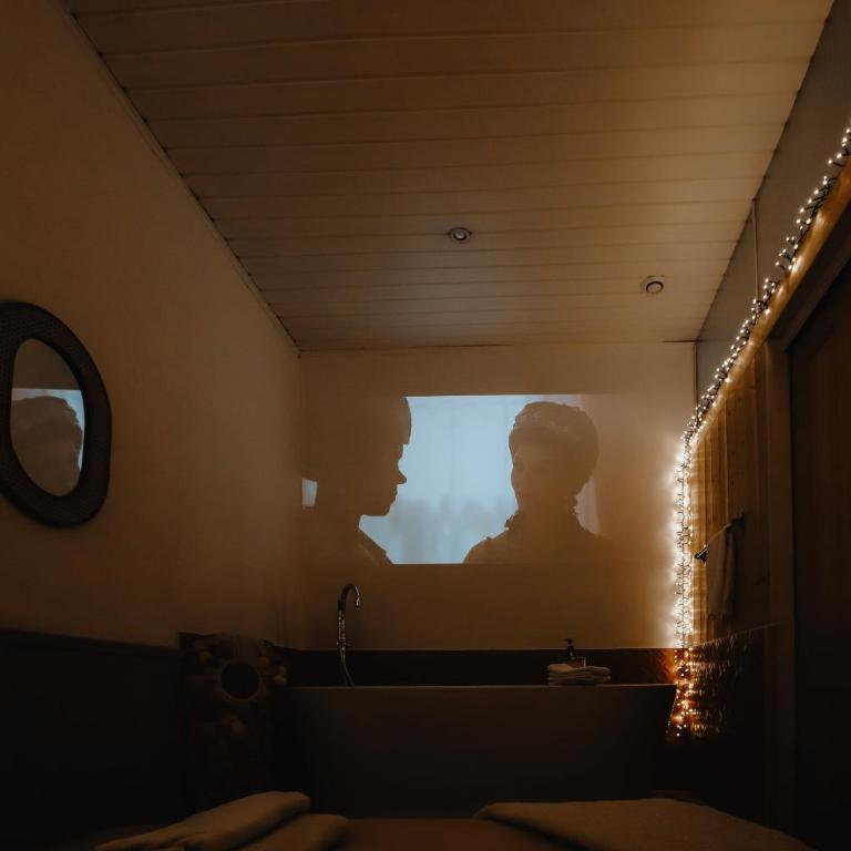 Coquillages et crustacés, vidéoprojecteur baignoire îlot chez Ivona Vacances - Appartement 1 Chambre - 19