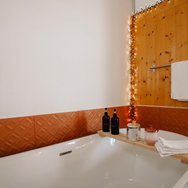 Coquillages et crustacés, vidéoprojecteur baignoire îlot chez Ivona Vacances - Appartement 1 Chambre - 28