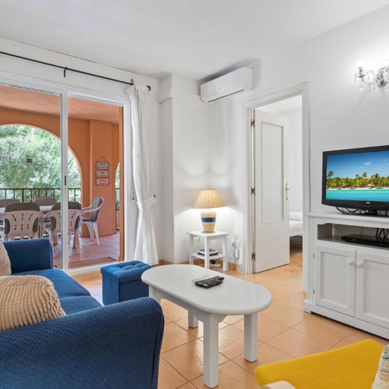 Family apartment w pool by Costarentals - Ref 225 - Three-Bedroom Apartment - 4