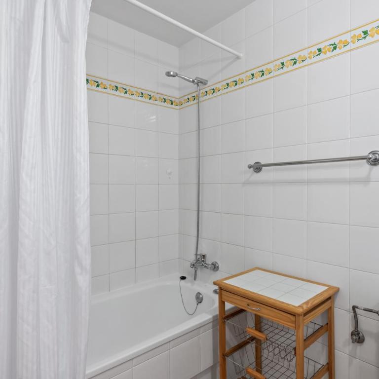 Family apartment w pool by Costarentals - Ref 225 - Three-Bedroom Apartment - 13