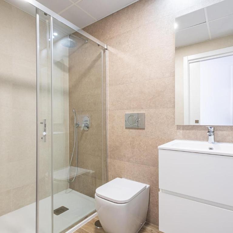 Lovely Apartment In Benidorm With Sauna - Three-Bedroom Apartment - 12