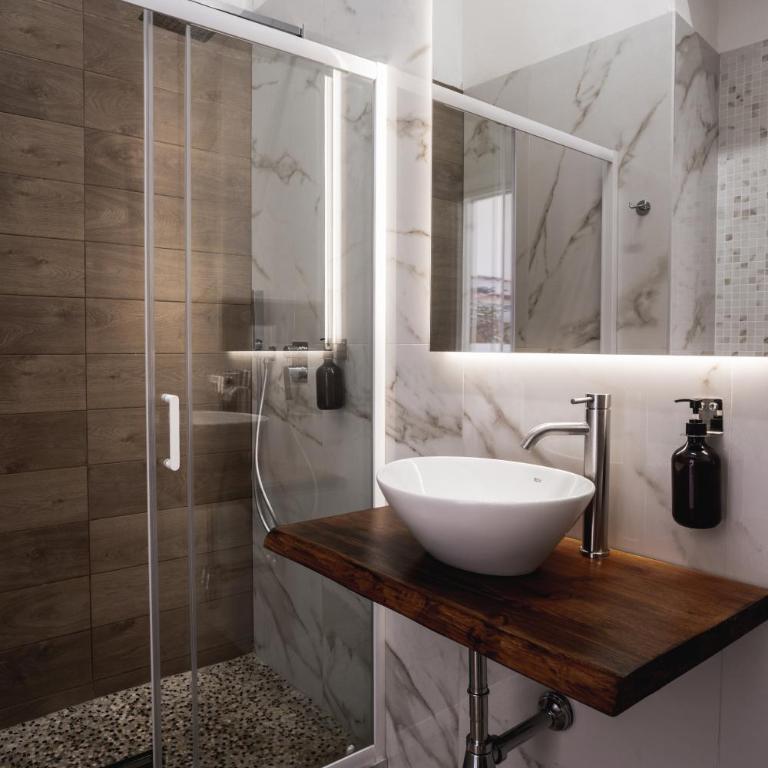 La bella vita luxury apartament and travel solution - Camera Queen con Vasca Idromassaggio - 10