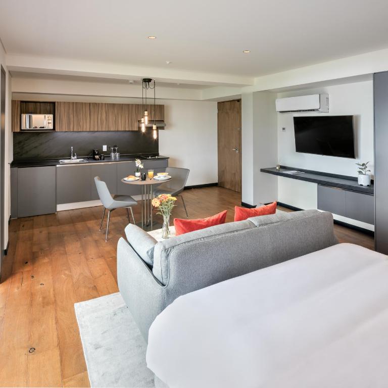 Amberes 64, an Ascend Collection Hotel - Suite with Balcony - 2