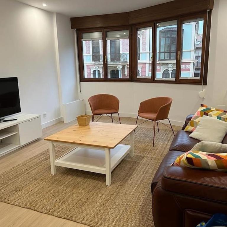 Luminoso y céntrico Llanes - Two-Bedroom Apartment with City View - 1