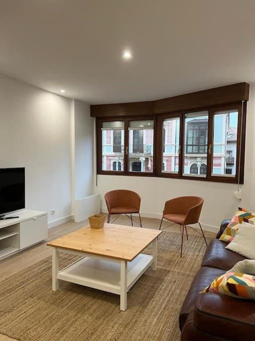 Luminoso y céntrico Llanes - Two-Bedroom Apartment with City View - 11