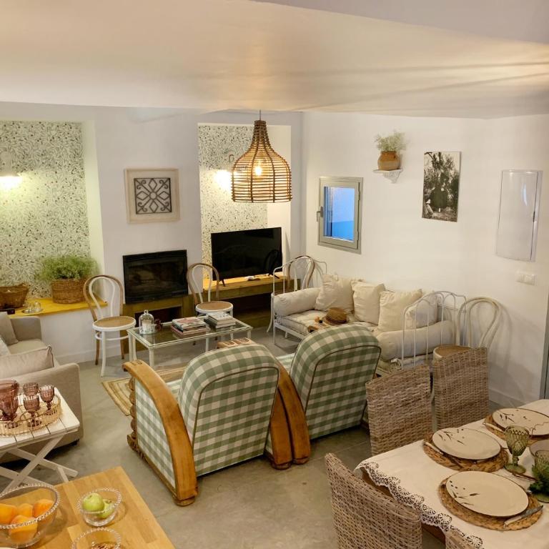 Syvyle - Three-Bedroom House - 13