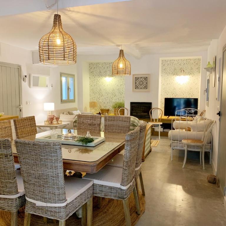 Syvyle - Three-Bedroom House - 12