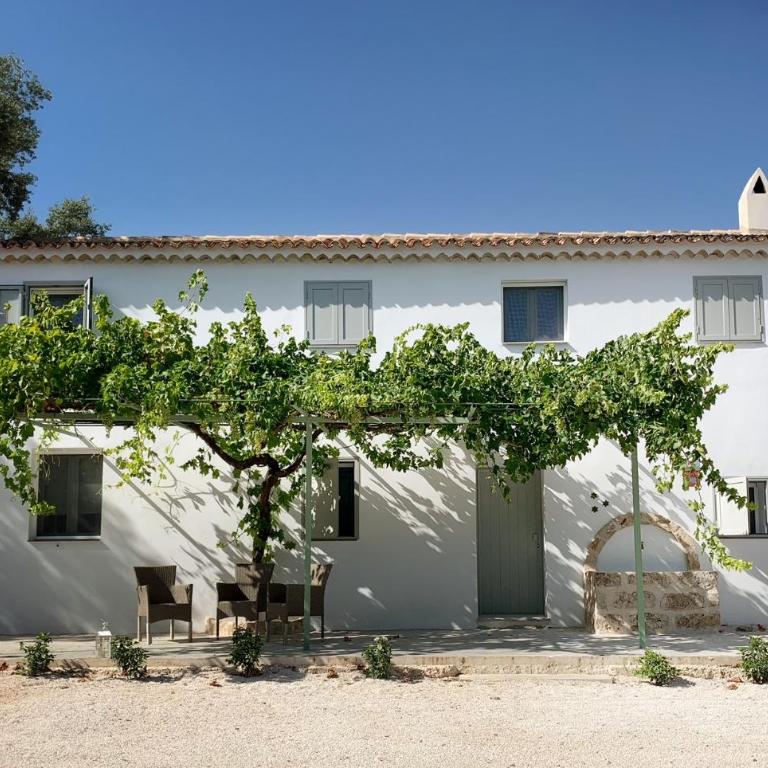 Syvyle - Three-Bedroom House - 10