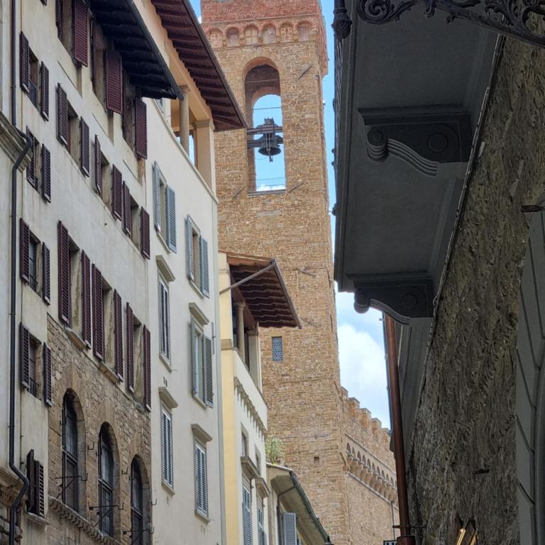 LA SEDE DELL'ARTE Monolocale Studio e Camere in Torre Medievale vicino a Duomo e Piazza Signoria - Monolocale su 2 Livelli - 35