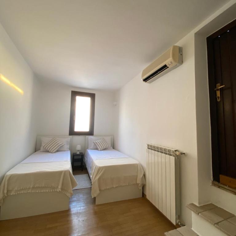 Sav40 - Two-Bedroom Apartment - 17