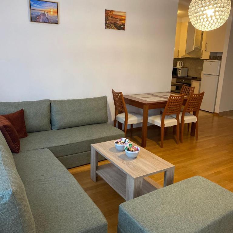 Apartment Lux - One-Bedroom Apartment - 4