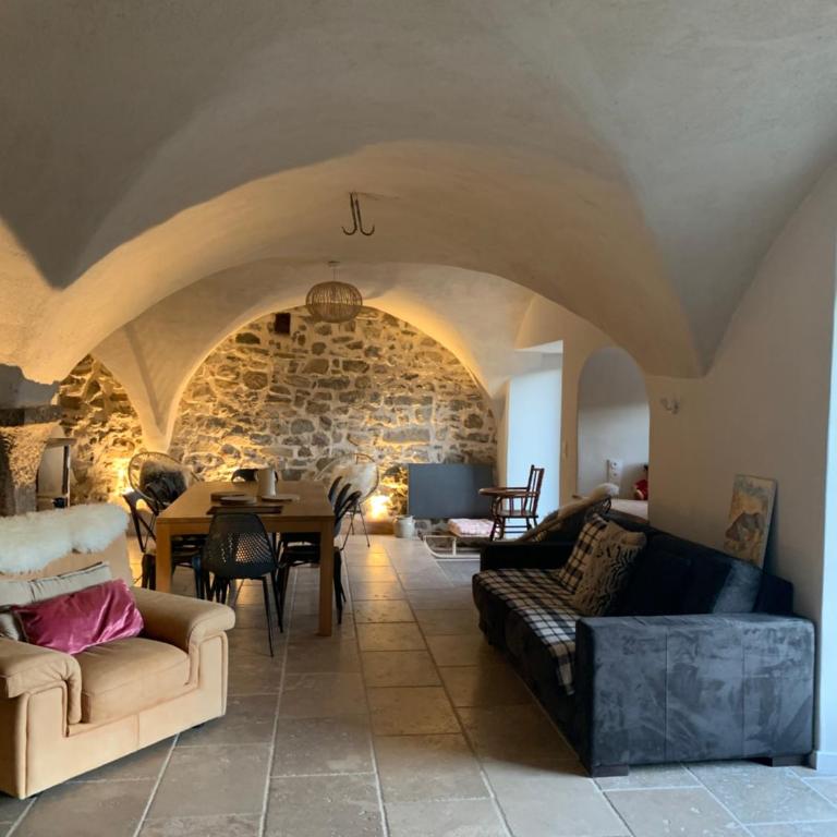 Ancienne ferme rénovée 8 pers, calme, confort, vue montagne et jardin - Maison de Vacances - 17