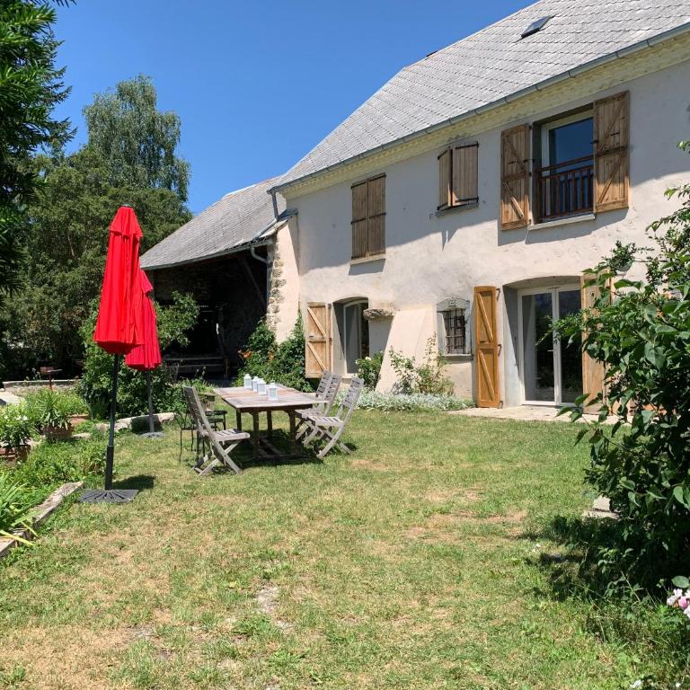 Ancienne ferme rénovée 8 pers, calme, confort, vue montagne et jardin - Maison de Vacances - 36
