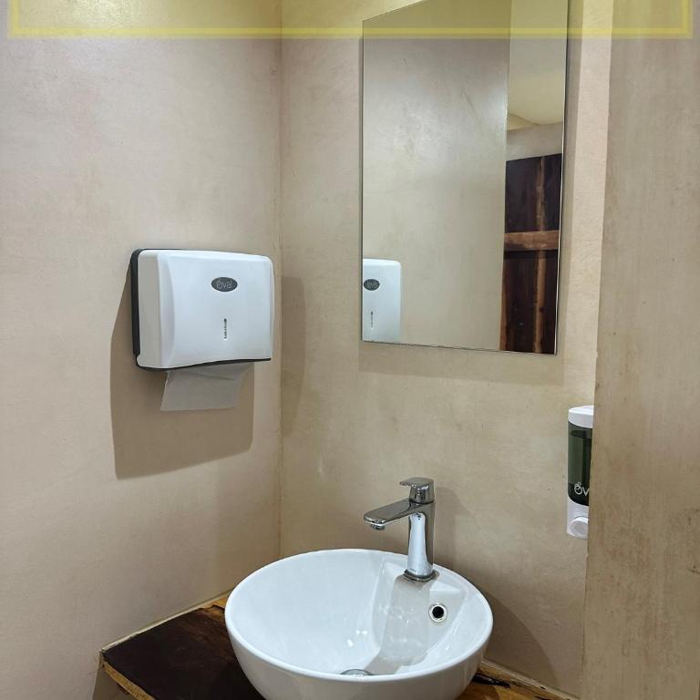 Hotel and hostel KAB - Habitación Doble con baño compartido - 5