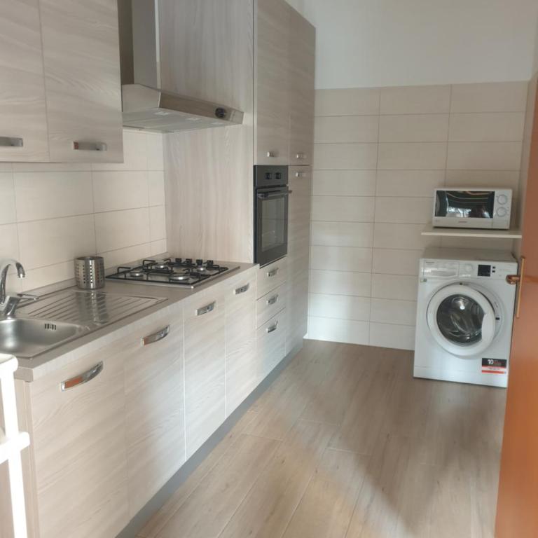 Trilocale Lido di Roma - Appartamento con 2 Camere da Letto - 15