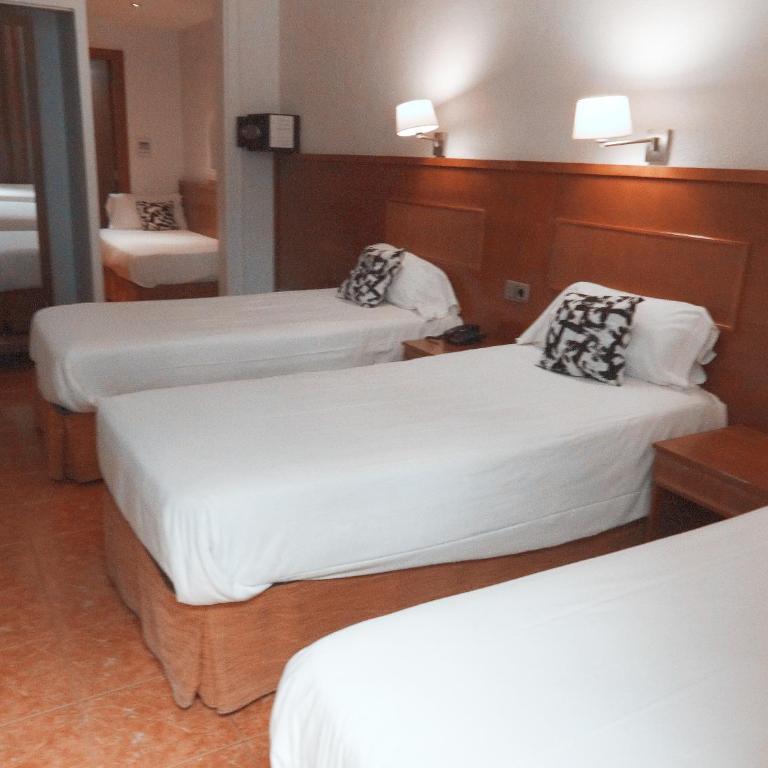 Hotel Lloret Ramblas - Classic Quadruple Room - 6