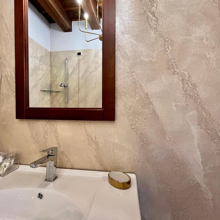 Relais Ponte Pietra - Camera Matrimoniale con Vasca Idromassaggio - 3