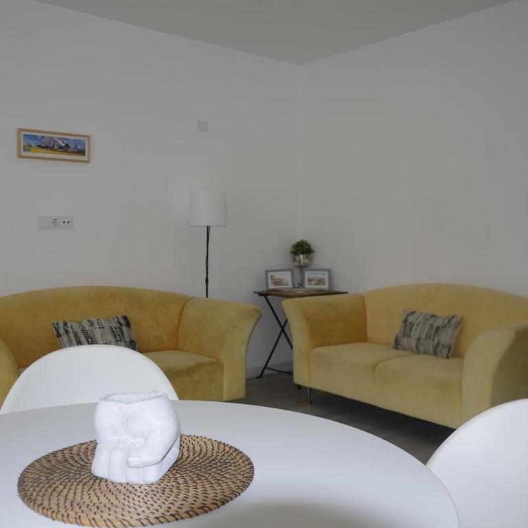 Espectacular piso en la misma plaza del Mentidero. - Apartamento de 3 dormitorios - 8