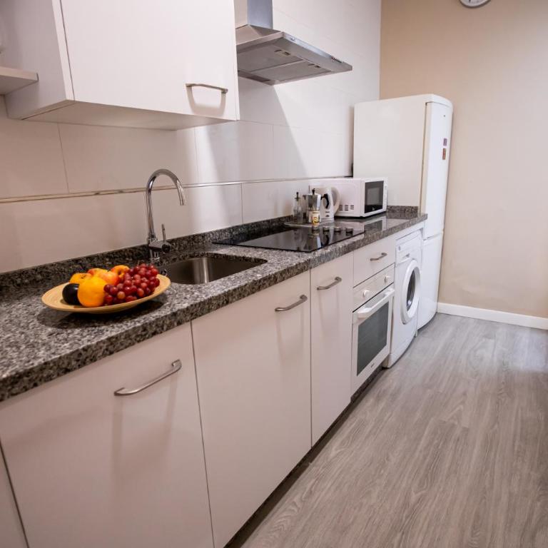 Apartamentos Doña Concha - Two-Bedroom Apartment with two bathrooms in ground floor, with access to a shared terrace - 25