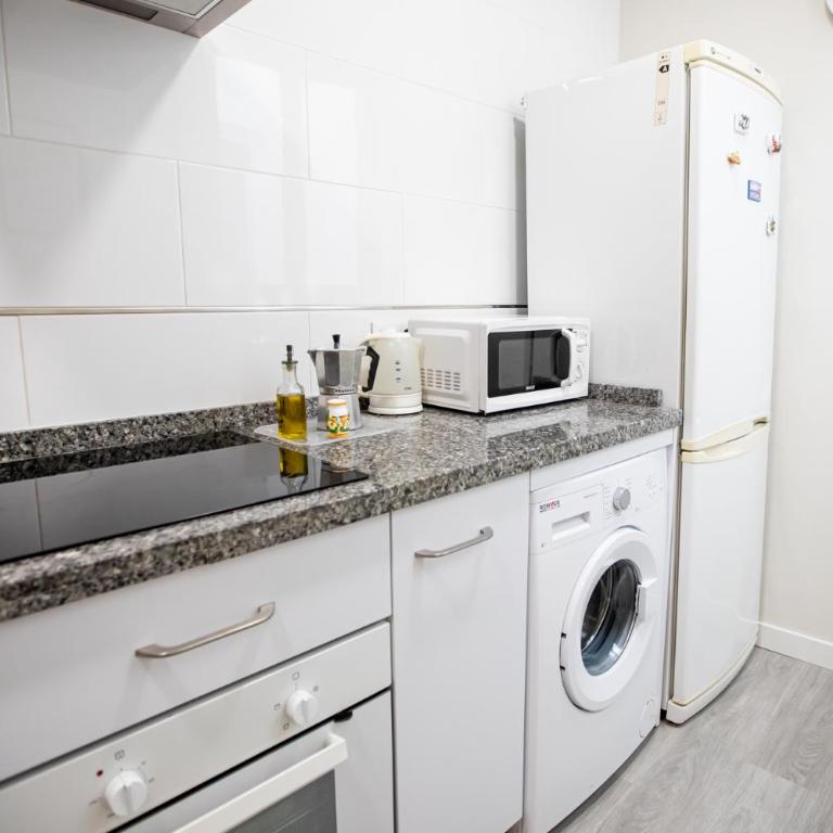 Apartamentos Doña Concha - Two-Bedroom Apartment with two bathrooms, small balconies and a shared terrace - 5
