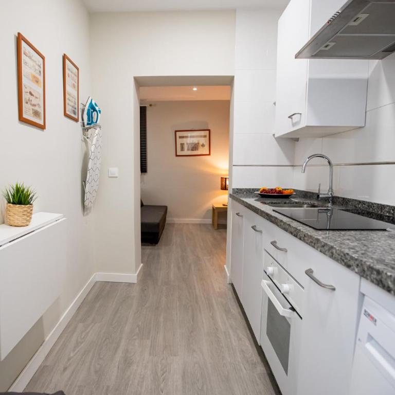 Apartamentos Doña Concha - Two-Bedroom Apartment with two bathrooms, small balconies and a shared terrace - 2