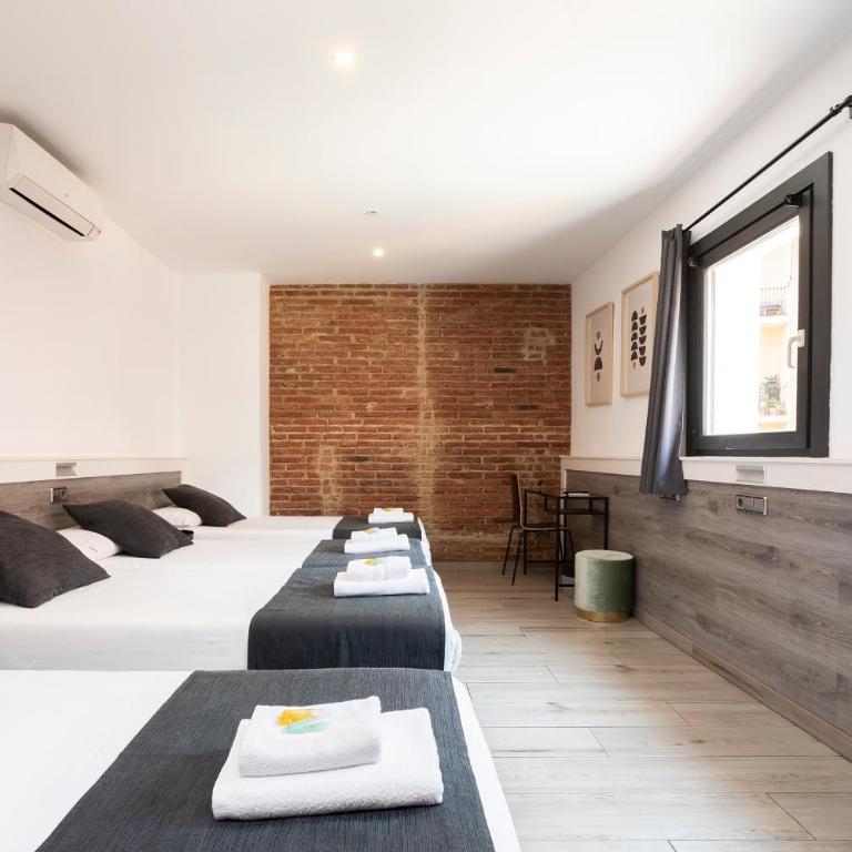 HOSTAL BEDMATES - Habitación Cuádruple Premium con vistas - 1