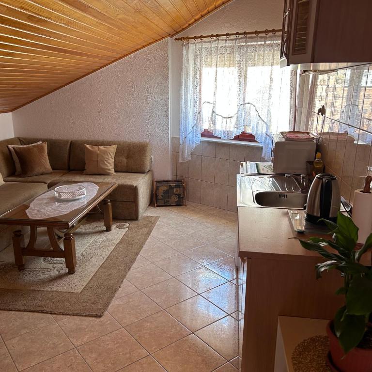 Guesthouse Centro - Three-Bedroom Premium Apartment - 4