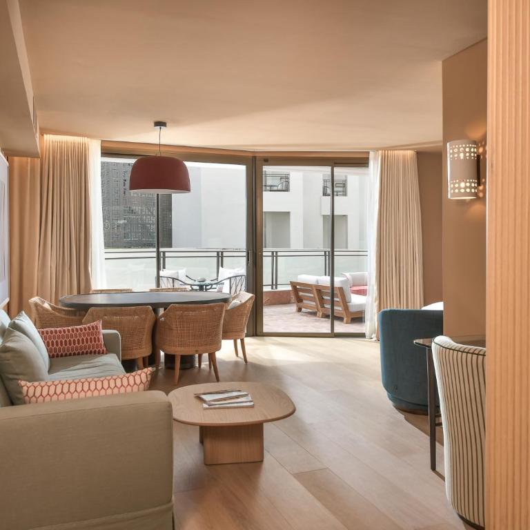 El Fuerte Marbella - Suite Junior con vistas parciales al mar (2 adultos + 1 niño) - 1