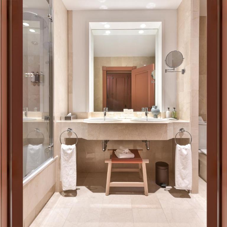El Fuerte Marbella - Suite Junior con vistas parciales al mar (2 adultos + 1 niño) - 4