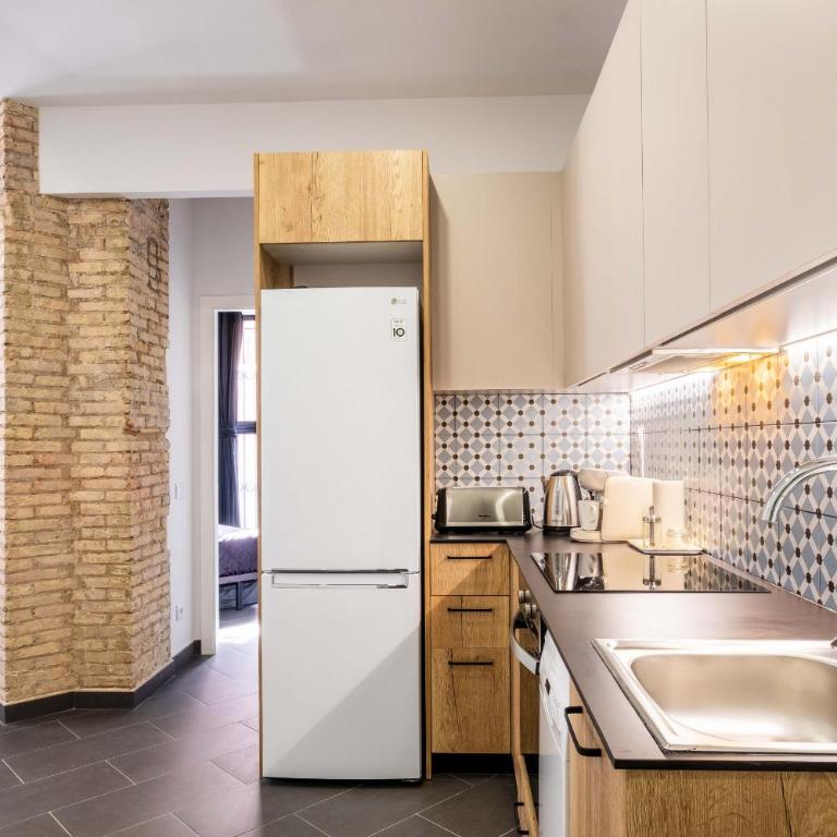 New and Modern Apartment with Comfy Beds - Two-Bedroom Apartment - 8