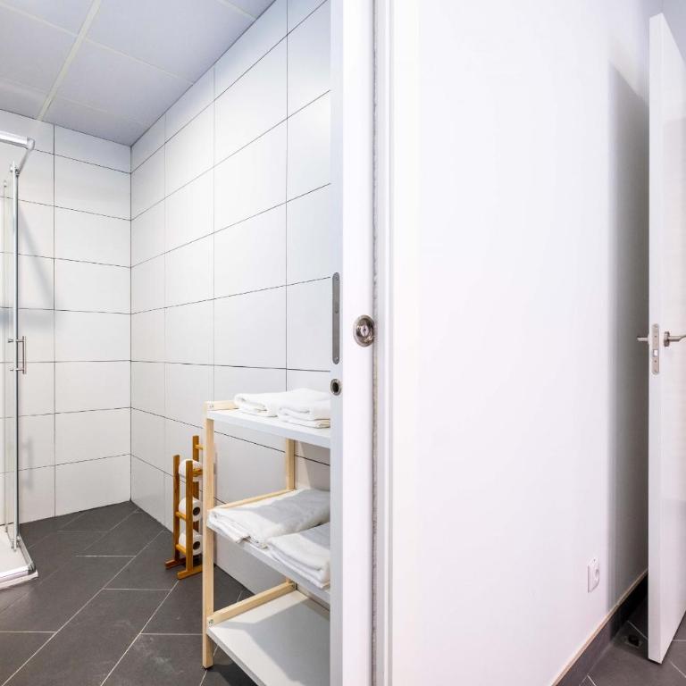 New and Modern Apartment with Comfy Beds - Two-Bedroom Apartment - 12