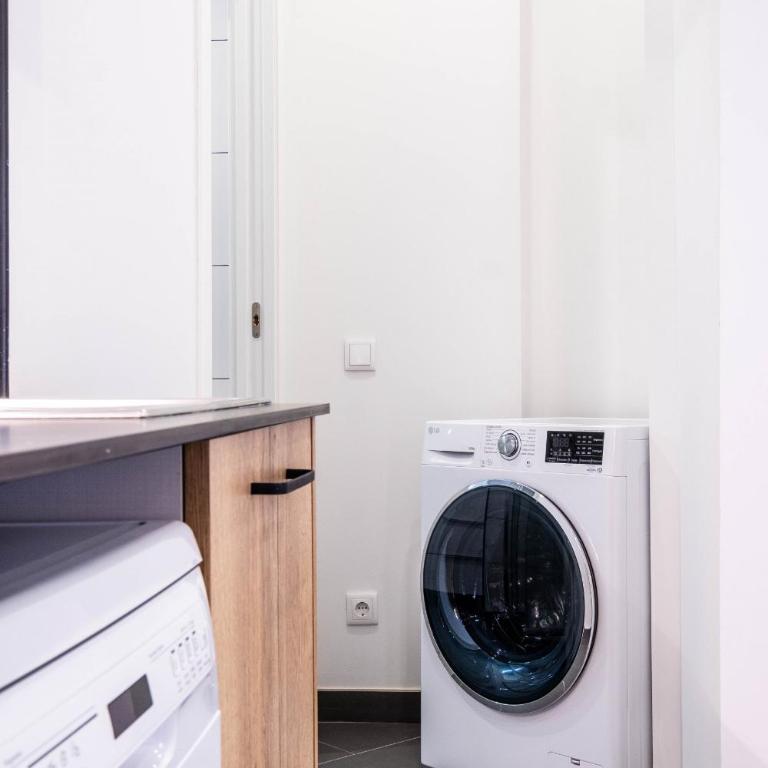 New and Modern Apartment with Comfy Beds - Two-Bedroom Apartment - 18