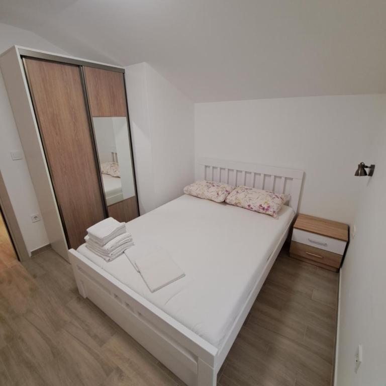 Guest House Martinovic - Two-Bedroom Apartment - 13