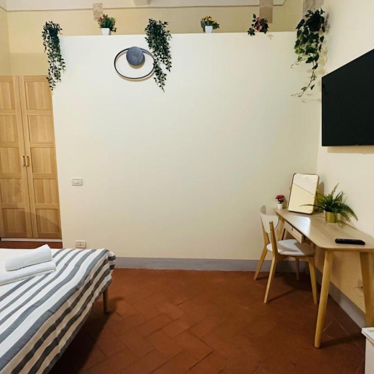 Le Stanze Di Piazza Cairoli - King Room with Lake View - 4