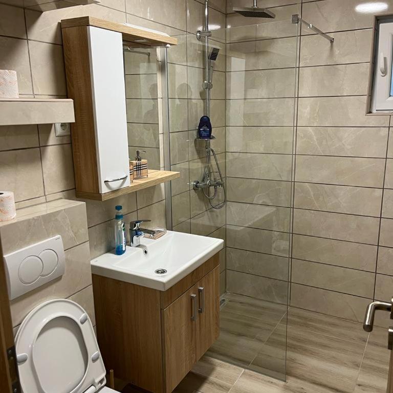 Happyland family home 2 - Two-Bedroom Apartment - 4