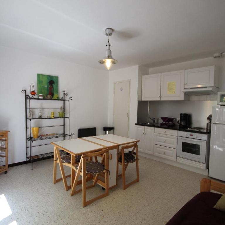 80m de la plage Appartement au rdc d'une maison 1 chambre 4 couchages cour LXRV9B - Appartement - Rez-de-Chaussée - 3