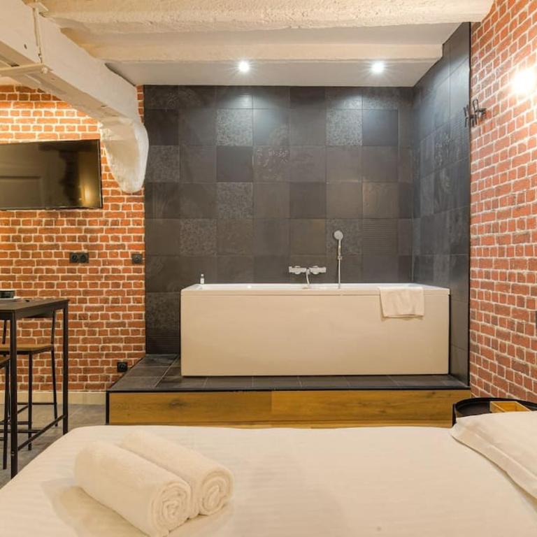 Industrial-style studio with bathtub, Vieux-Lyon - Apartment mit 1 Schlafzimmer - 1