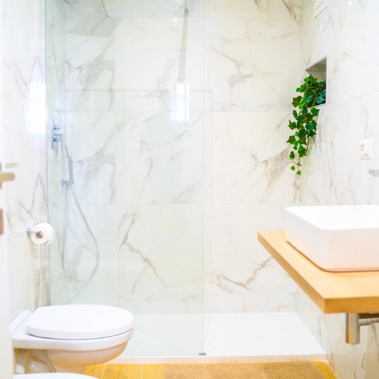 Suite N.2 [500mt da Policlinico/10min da Stazione] - One-Bedroom Apartment - 8
