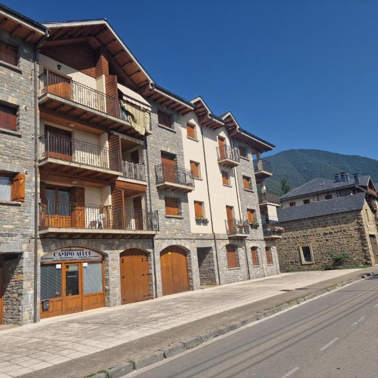 VALDI-BIESCAS - Two-Bedroom Apartment with Balcony - 27