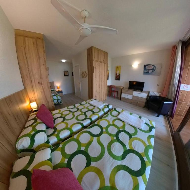Hostal Meson Del Barro - Alojamientos Pamplona - Habitación cuádruple - 5