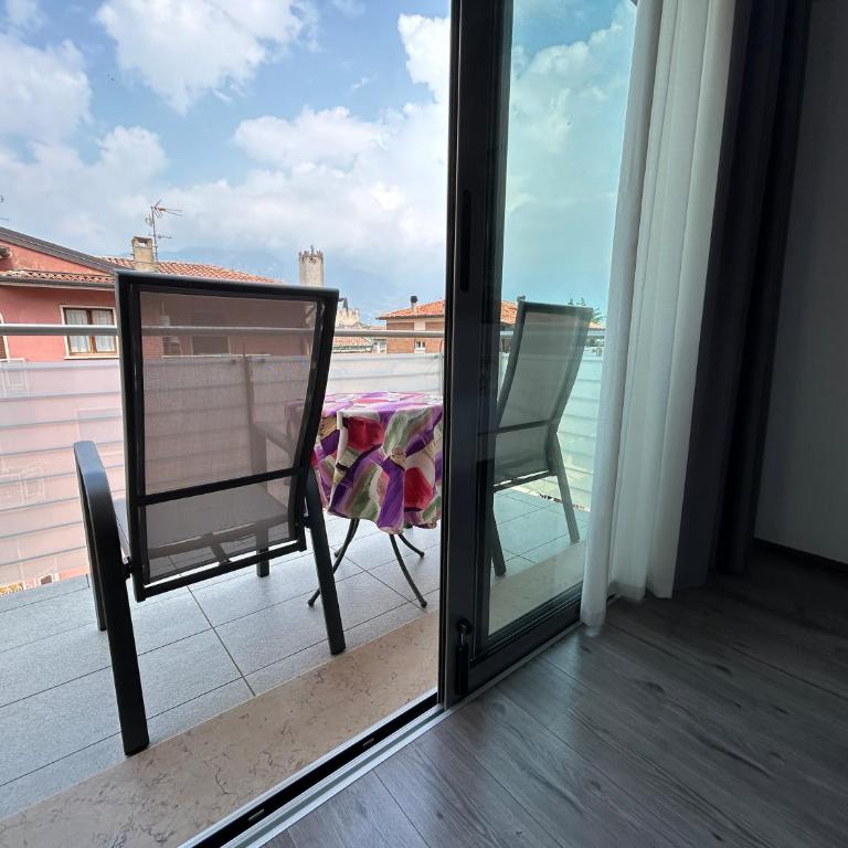Gardesana Active Apartments - Monolocale Deluxe con Balcone e Vista Lago e Montagna - 9